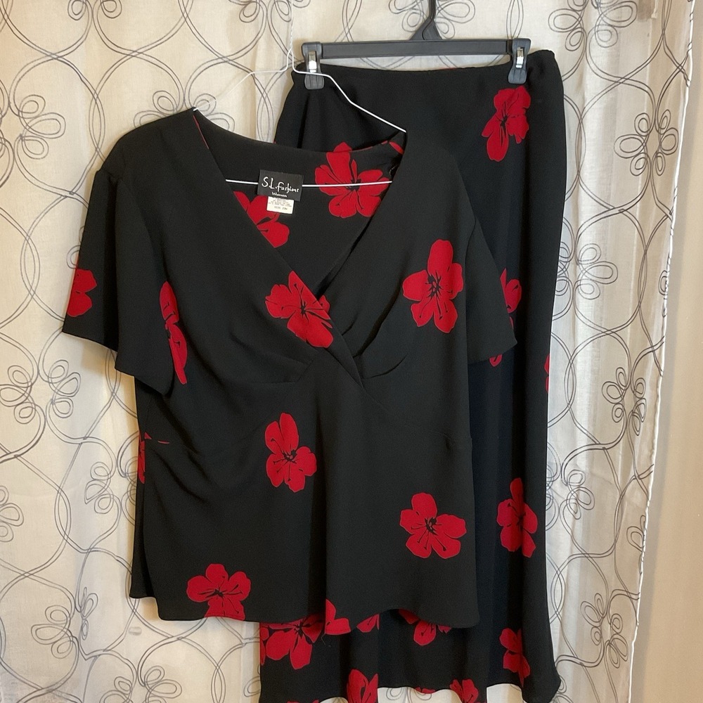 S.L. Fashions Womens Black Red Flowers 2pc Top & Skirt Shoulder Pads Size 22